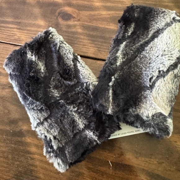 Pandemonium Millinery Luxury Faux Fur Fingerless Gloves NWT. Made in USA - Picture 1 of 8